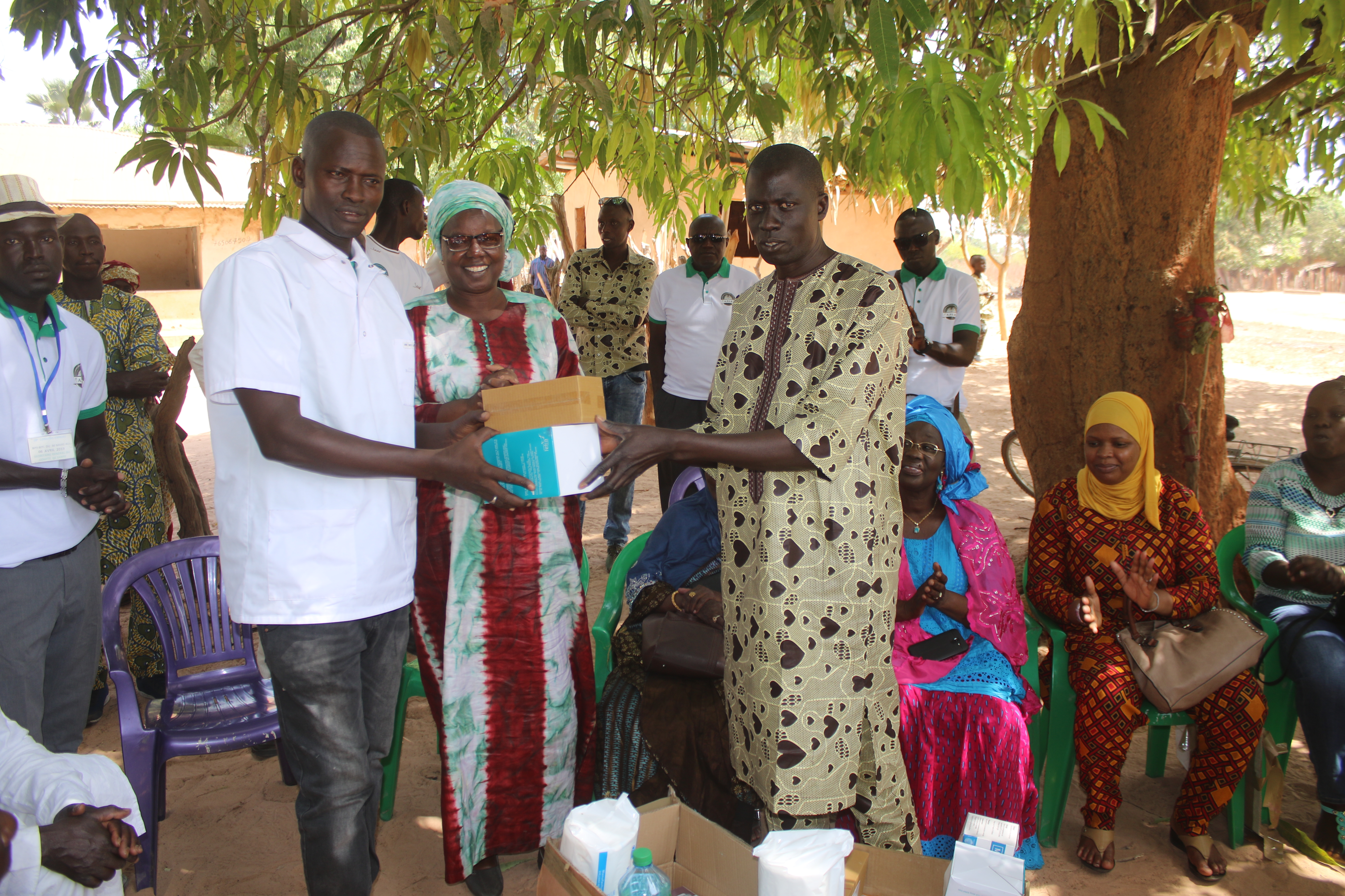 Distribution don de médicaments à Biti Biti